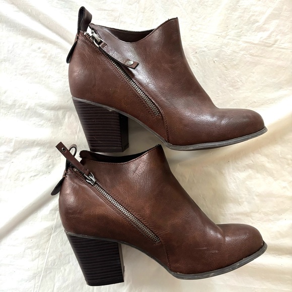 Torrid Side Zip heeled Brown Booties plus size SZ 8 W Worn 1X Indoors Like New - Picture 4 of 11